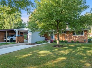 881 Brooklawn Dr, Troy, MI 48084