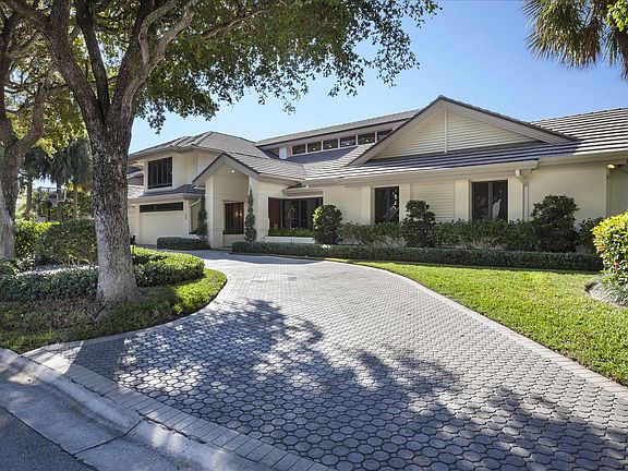 4th image of 30 Bay Colony Dr