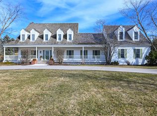 10710 N Briarwood Ct, Mequon, WI 53092