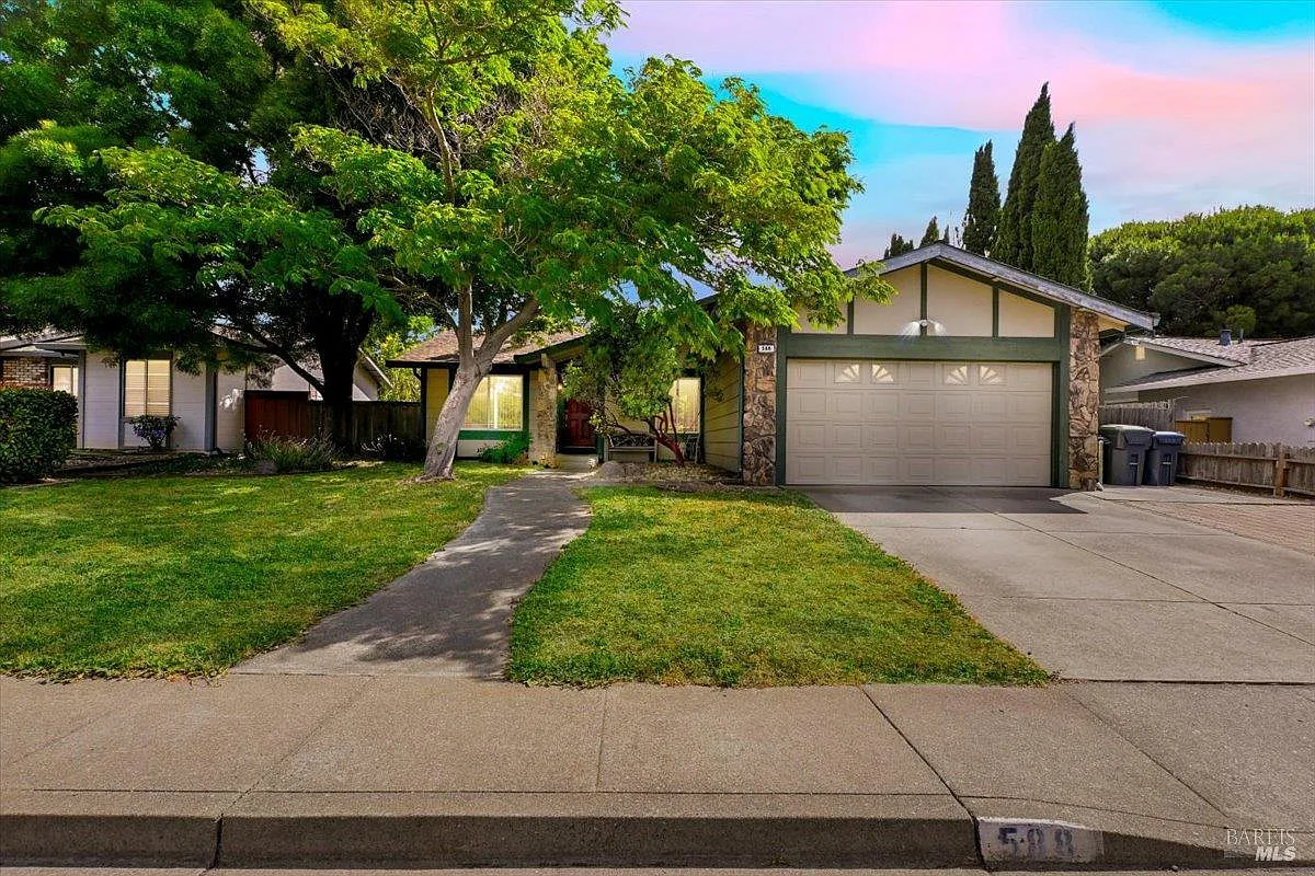 588 Silver Lake Drive photo 1