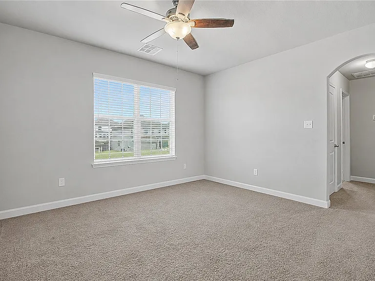 982 Crossing Dr — Photo 13