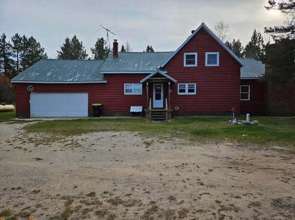 9951 S Salt Point Rd, Strongs, MI 49728