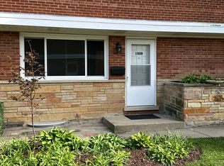 180 E Northwest Hwy APT B, Des Plaines, IL 60016