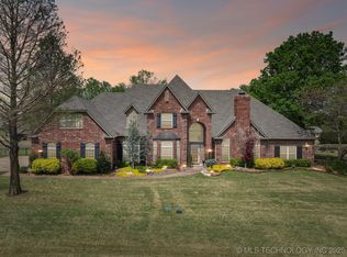 24120 S Meadowview Ct, Claremore, OK 74019