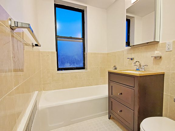 5th image of 10915 Queens Blvd APT 6M