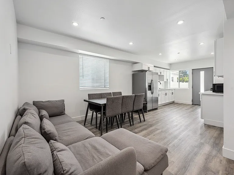 Fully Furnished Housing: 1419 W 35th St — Photo 20