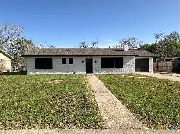 805 Gardenia Ln, Victoria, TX 77904
