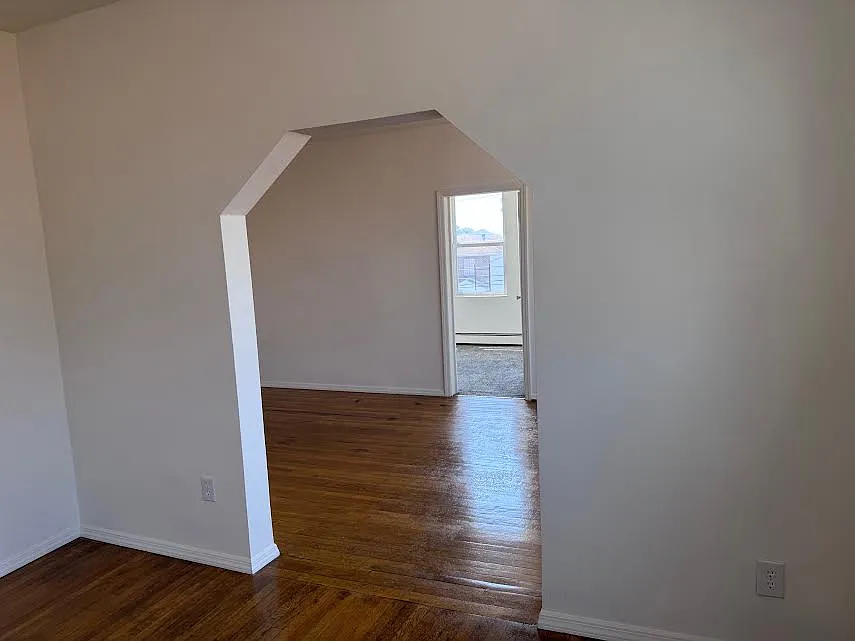 3 bed, 1100 sqft, $3,700 — Photo 2