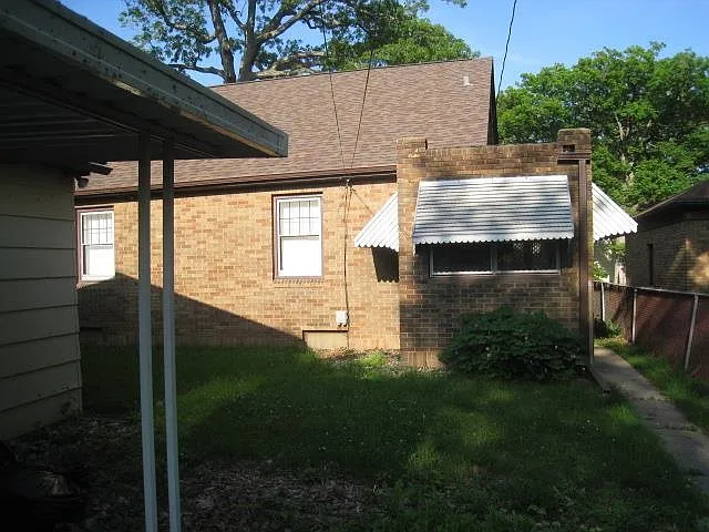 1220 45th St photo 1
