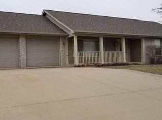 1937 Riverview Dr, Macomb, IL 61455