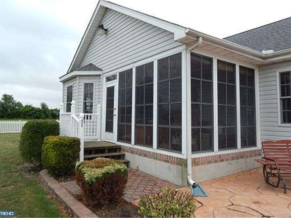 3rd image of 109 E Lucky Estates Dr