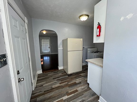 4th image of 124 E 6th Ave #4