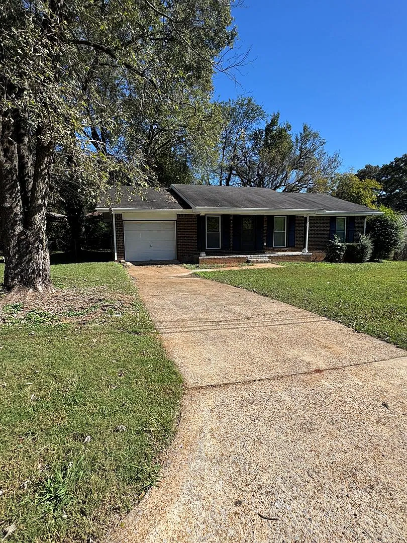3306 E Tucker Dr NW, Huntsville, AL 35810 $1,500/month | 3 Bedrooms | 2 Bathrooms | Single-Car Ga... — Photo 2