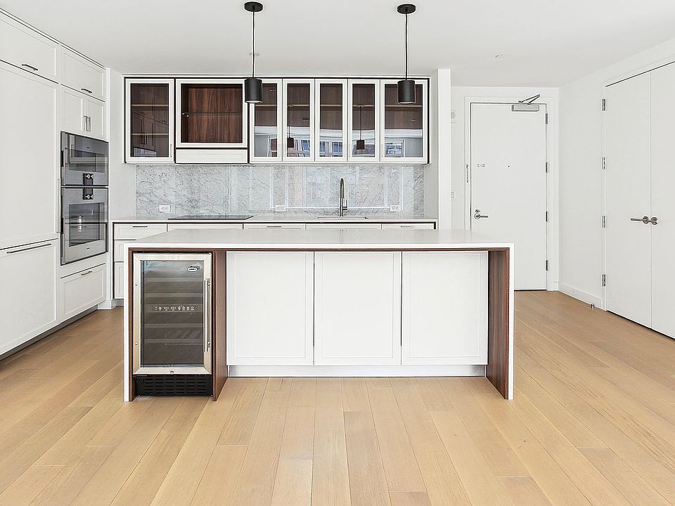 1st image of 115 E 55th St APT 14A