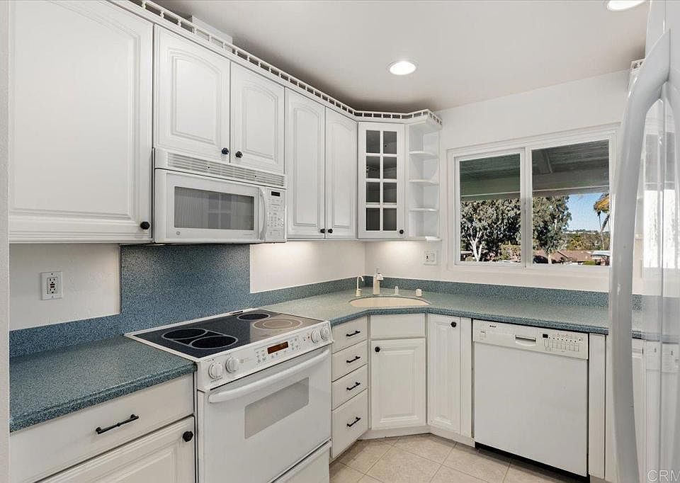 1st image of 944 Knoll Vista Dr