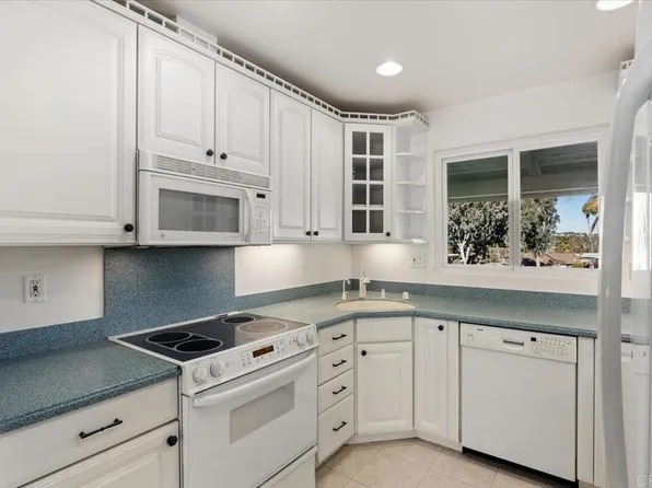 944 Knoll Vista Dr, San Marcos, CA 92078