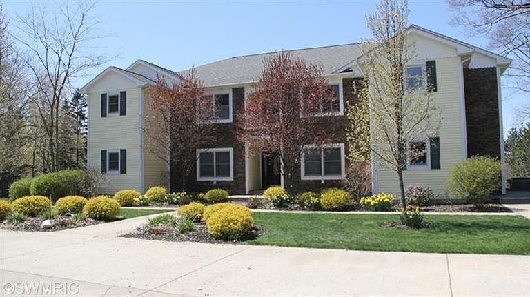 1st image of 851 N Lakeshore Dr