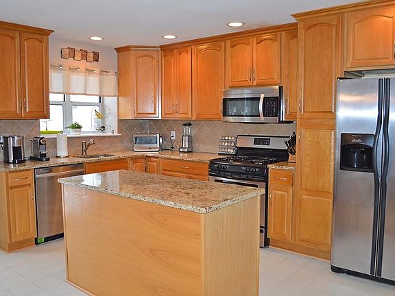 4th image of 20 Wyndham Ct