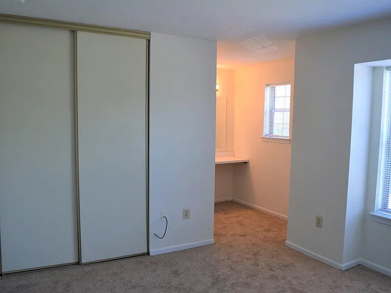 361 Kent Ln — Photo 19