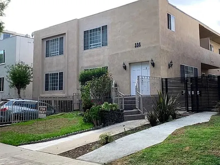335 N Oakhurst Dr #4 — Photo 1