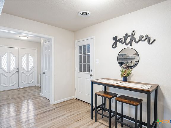 3rd image of 501 W Voelter Ave