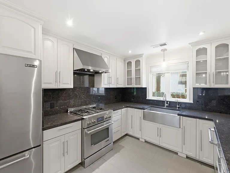 2476 Homewood Dr — Photo 10