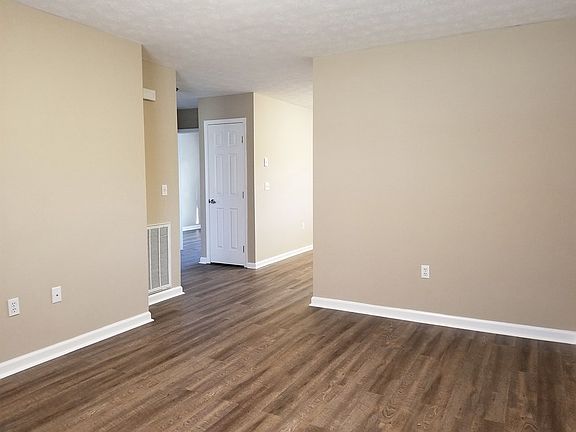 3rd image of 962 Beverly Dr #7