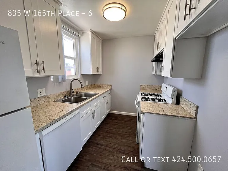 835 W 165th Pl #6 — Photo 7