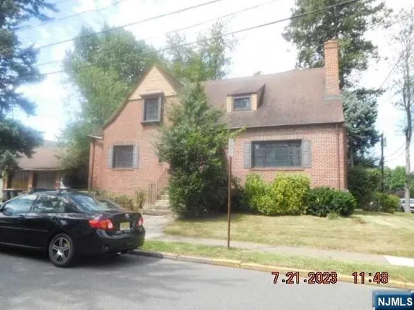 10 Irving Pl, Bergenfield, NJ 07621