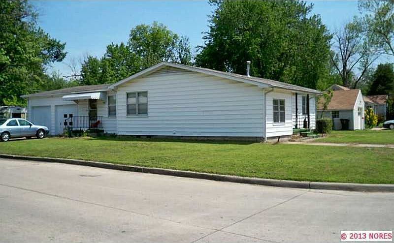 1st image of 1120 N Dorothy Ave