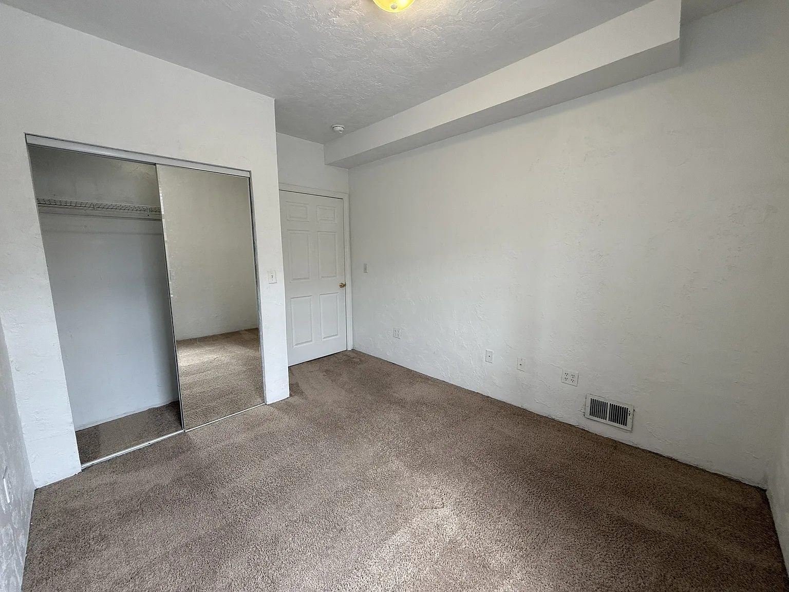 2 bed, 795 sqft, $1,600 — Photo 4