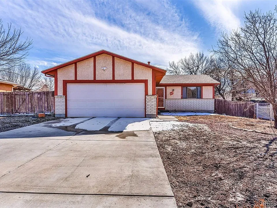 924 Bluestem Blvd