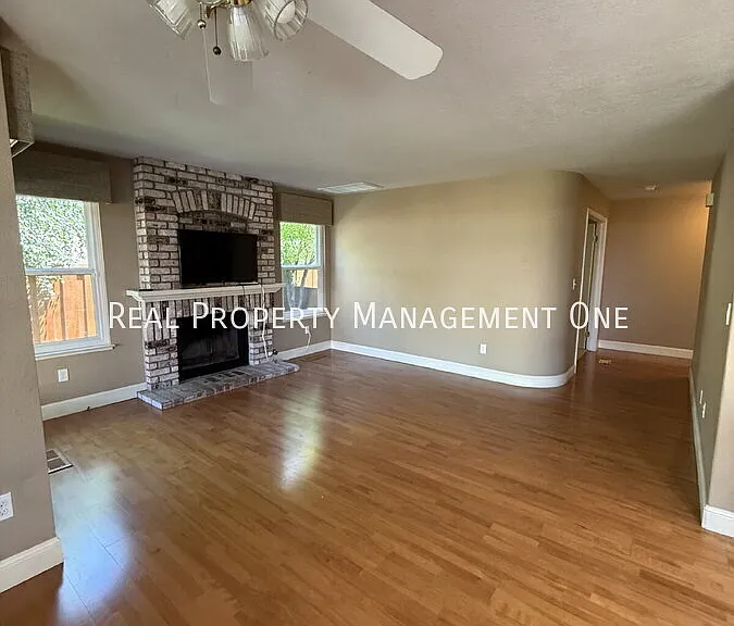 3010 Boardwalk St — Photo 8