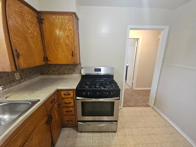 6419 Onyx Dr N — Photo 8