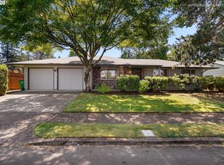 17136 SE Salmon St, Portland, OR 97233