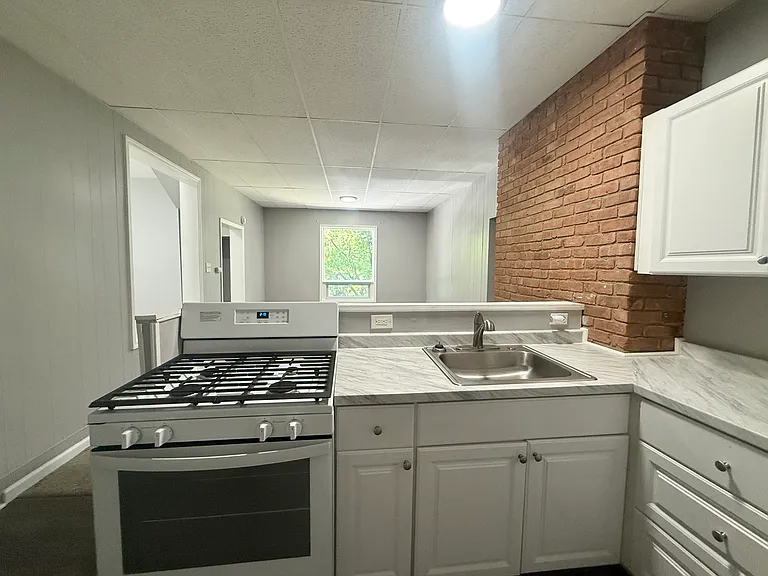 5 Linden Ave #1R — Photo 2