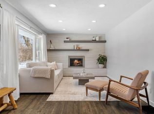 19 Oakwood Dr, New Brighton, MN 55112