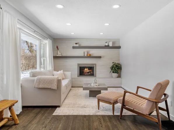 19 Oakwood Dr, New Brighton, MN 55112