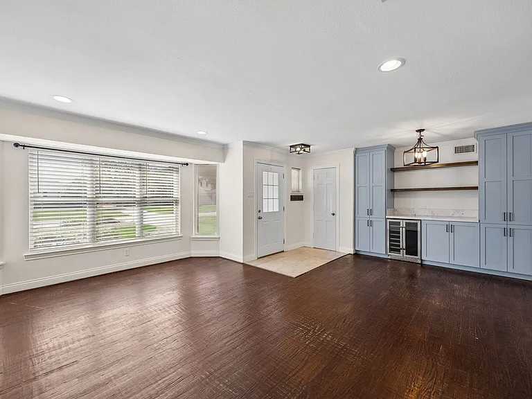 8618 Lockhaven Dr — Photo 6