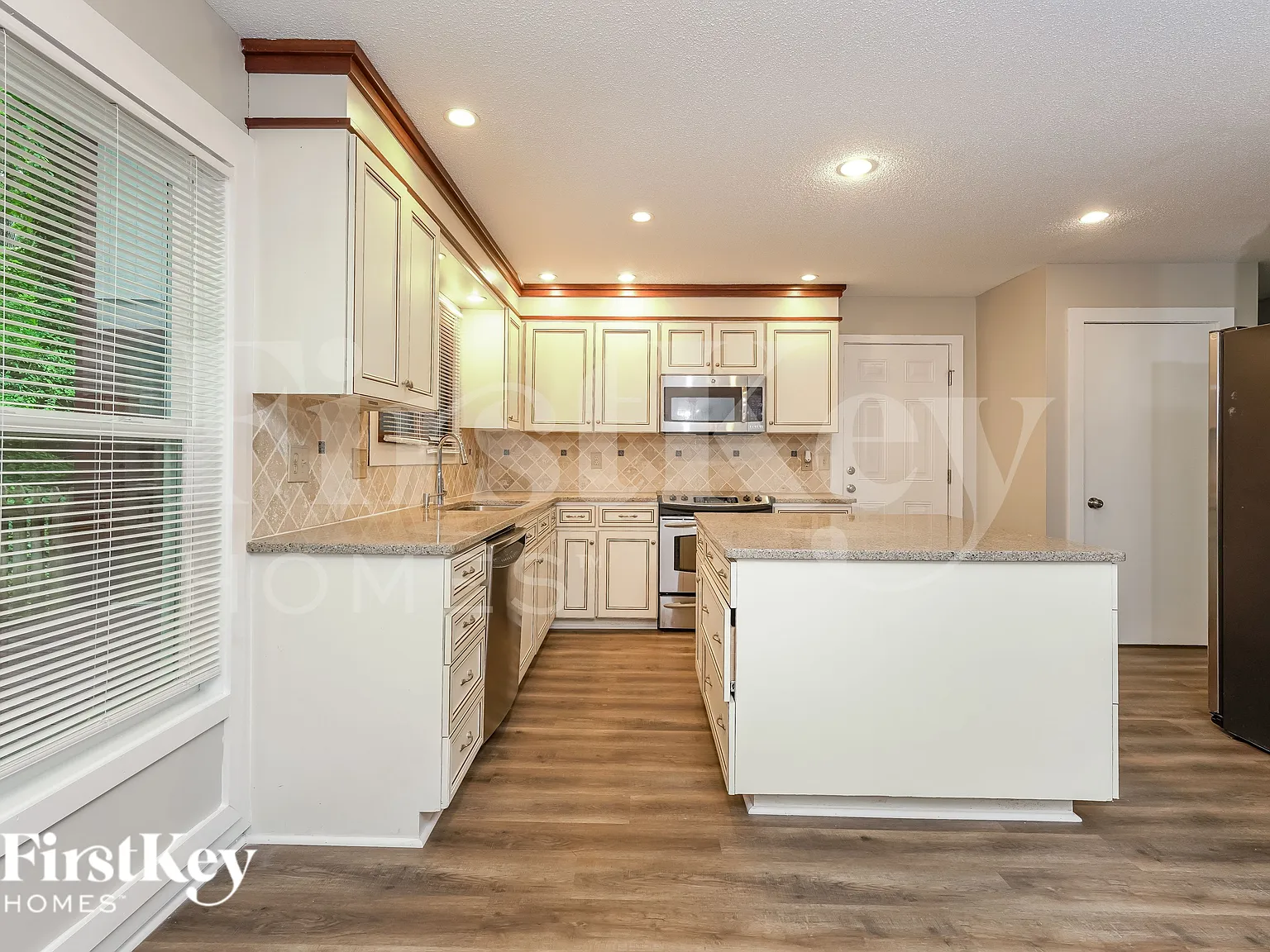 4 bed, 3.0 bath, 3755 sqft, $2,470 — Photo 4