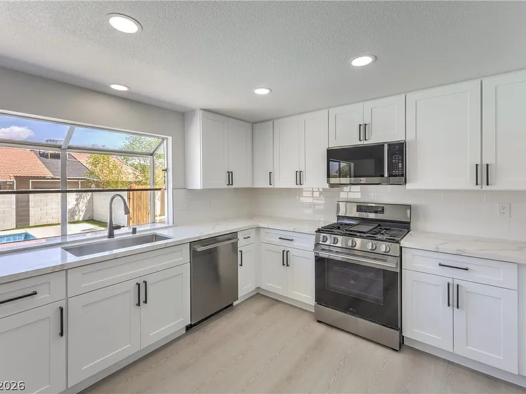 6348 Vicuna Dr — Photo 8