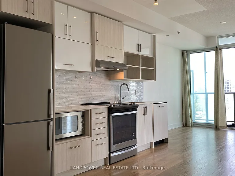 128 Fairview Mall Dr #805 — Photo 5
