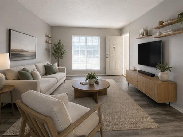 209 Hawaii St APT 204