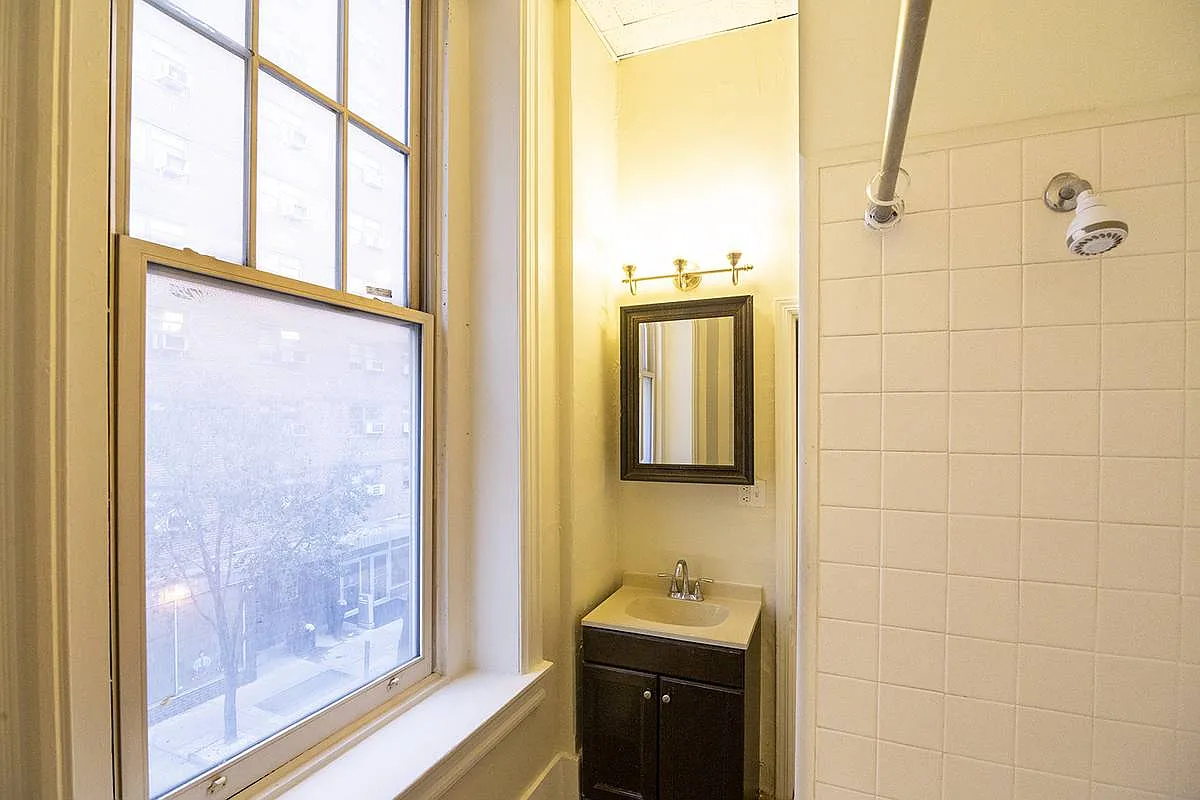 Studio, 225 sqft, $1,150 — Photo 4