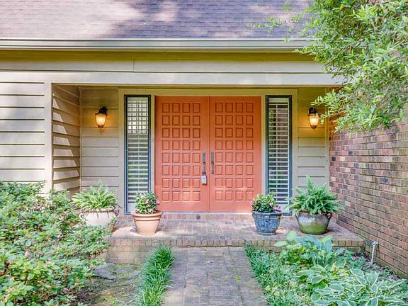 3rd image of 8269 Beekman Pl