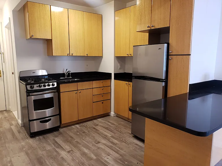 614 10th Ave #3D — Photo 4