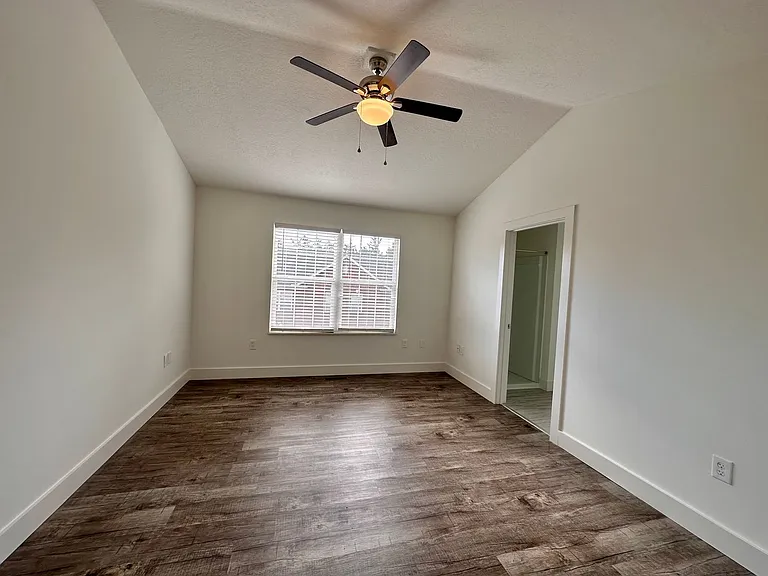 Fox Springs Condos — Photo 45