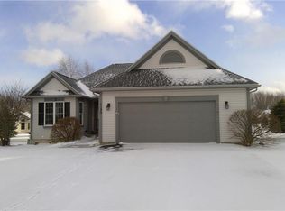 1120 S Creek Dr, Webster, NY 14580