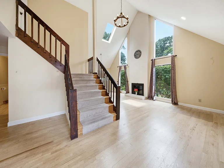7 Sherborne Cir — Photo 17