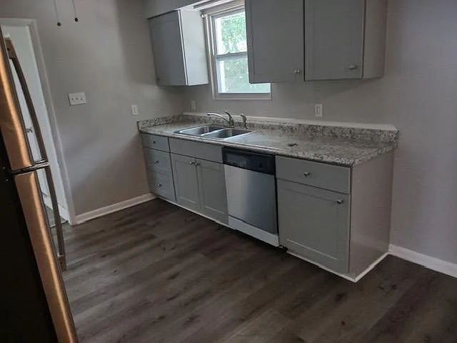 914 Staley Ave — Photo 5